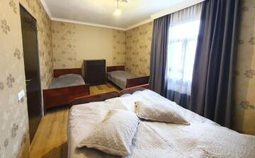 Фото номера Трехместный номер Гостевой дом Racha guest house MERO г. Амбролаури 3